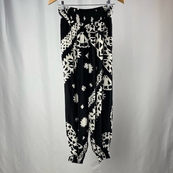 Anthropologie Aniya Balloon Smocked Joggers in Black Size Extra Small - Picture 2 of 7